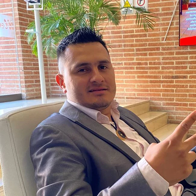 Cristhian Toro, creador y fundador de Zapatitos de Regalo